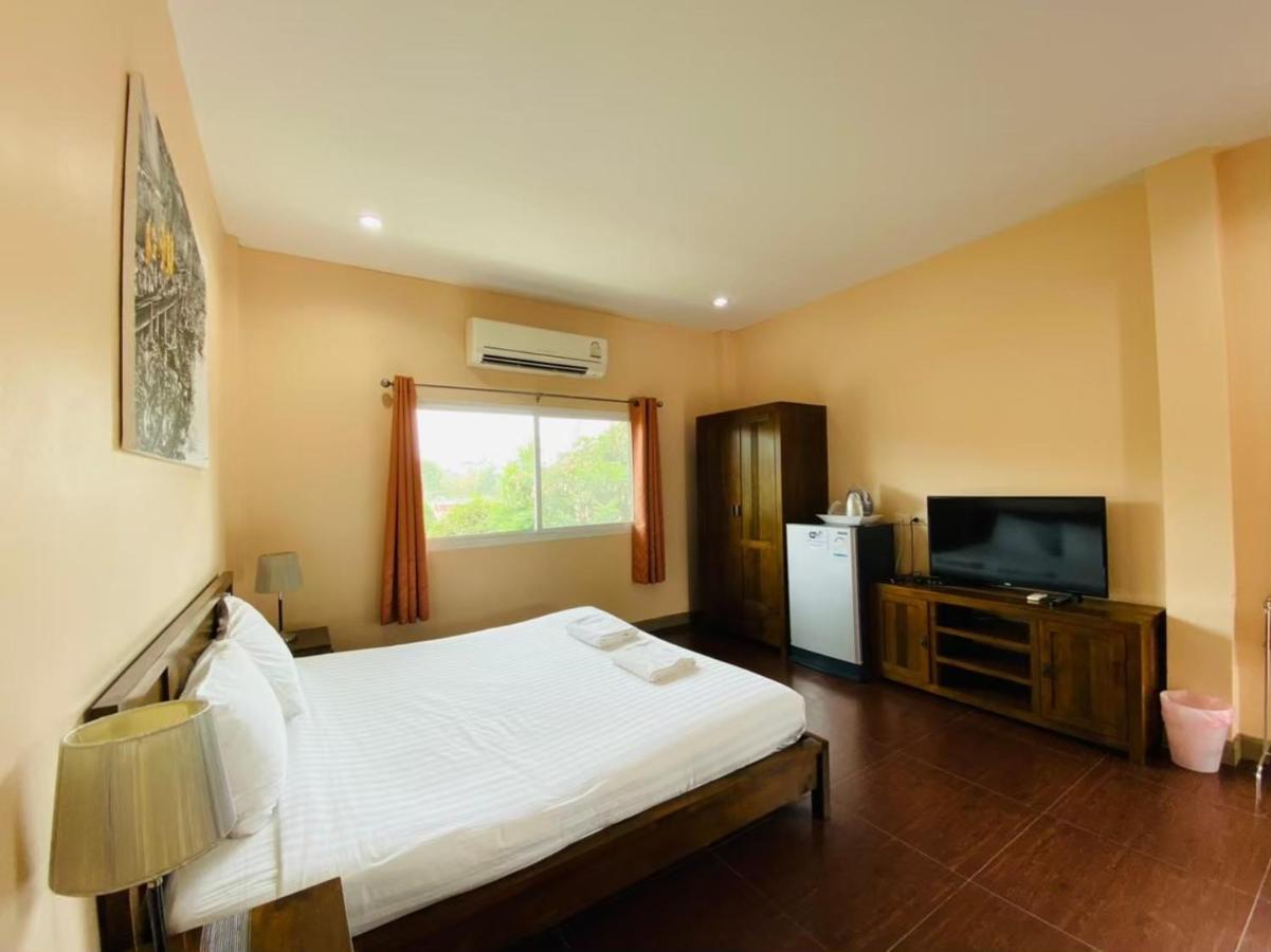 Baan Suan Khun Yaiy Hotel Ban Wang Takhrai Exterior foto